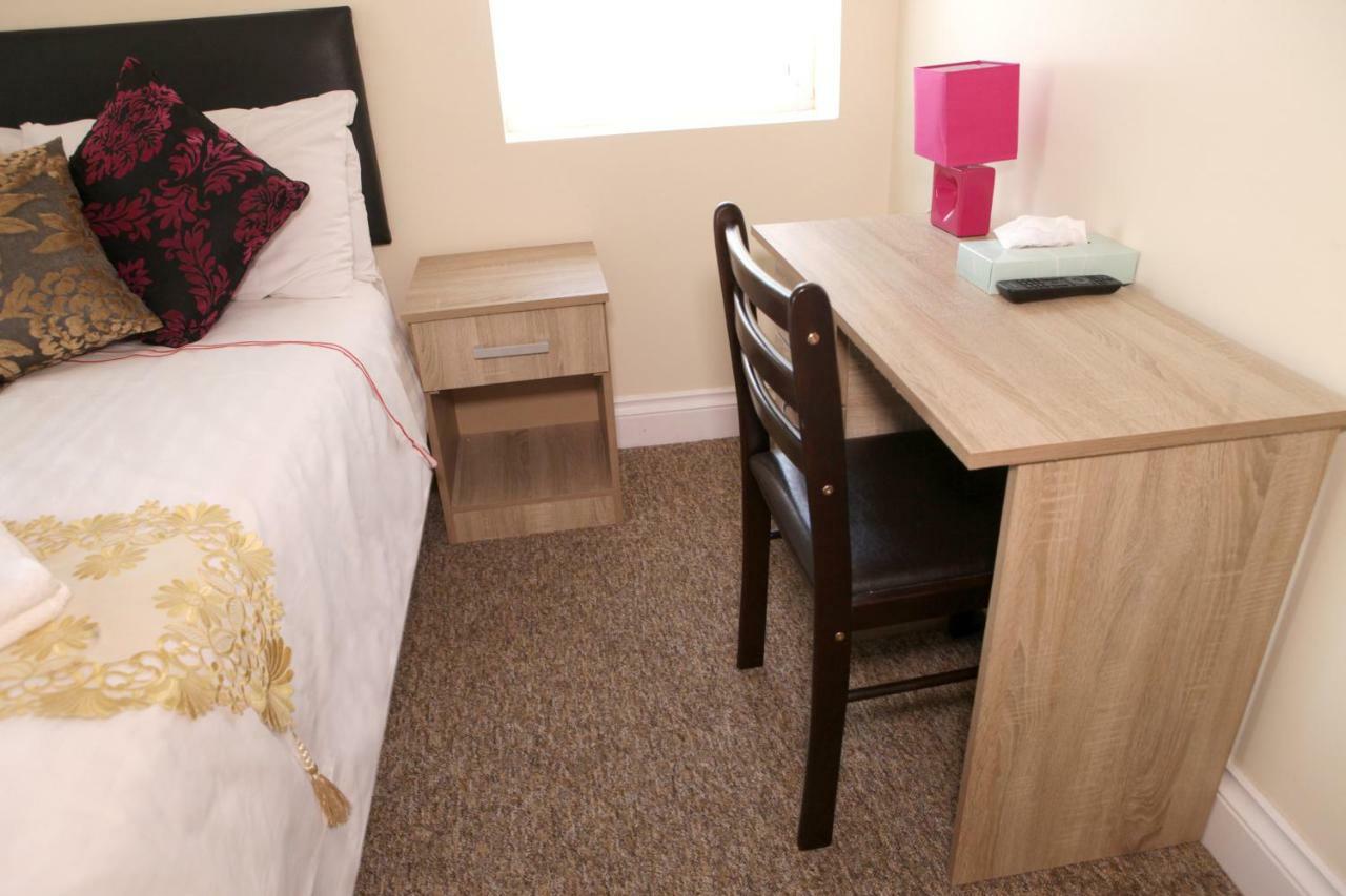 Hr Accommodation Londra Esterno foto