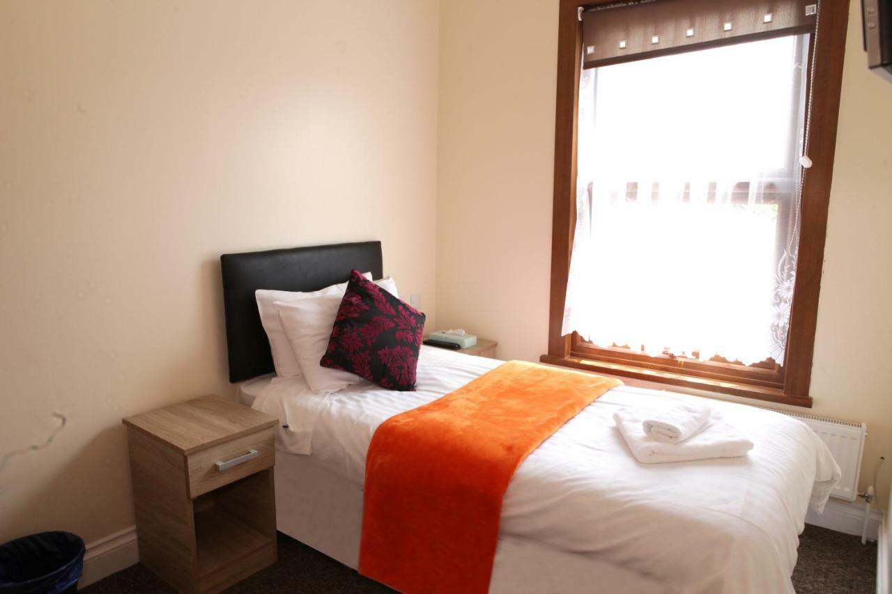 Hr Accommodation Londra Esterno foto