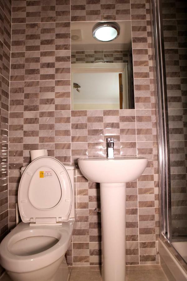 Hr Accommodation Londra Esterno foto