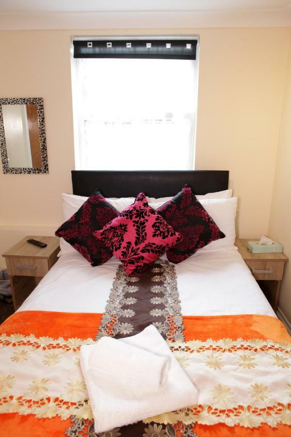 Hr Accommodation Londra Esterno foto