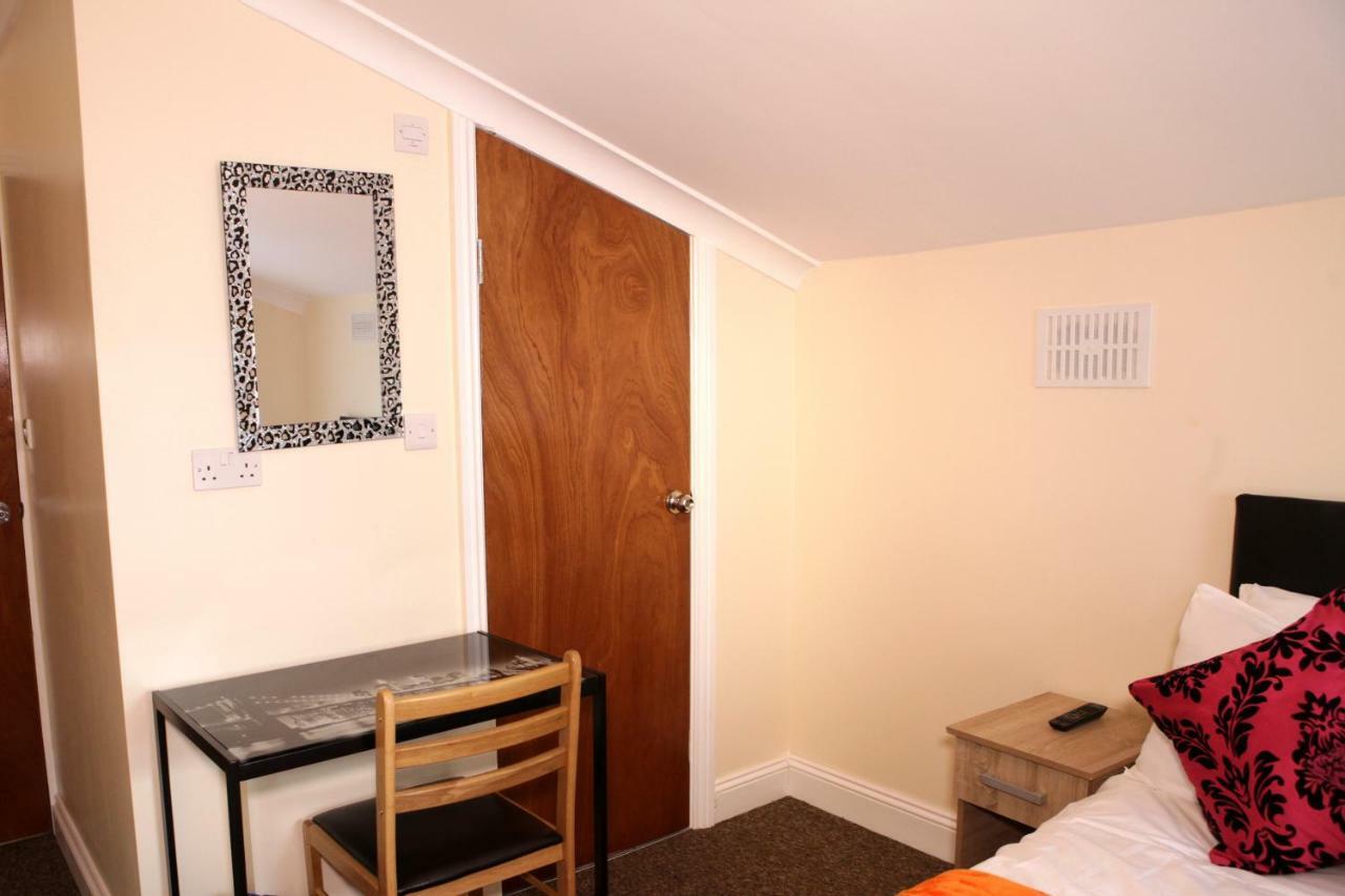 Hr Accommodation Londra Esterno foto