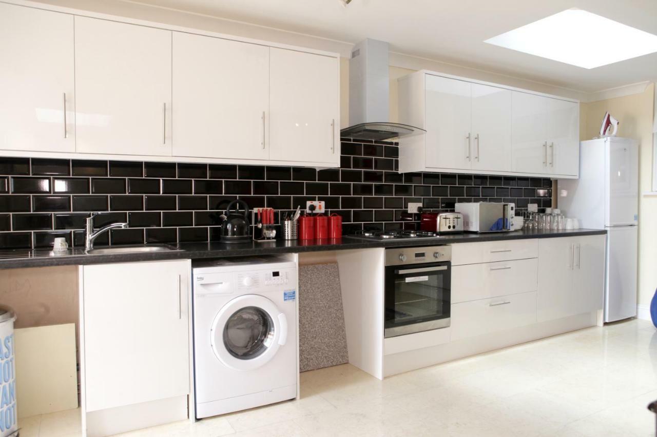 Hr Accommodation Londra Esterno foto