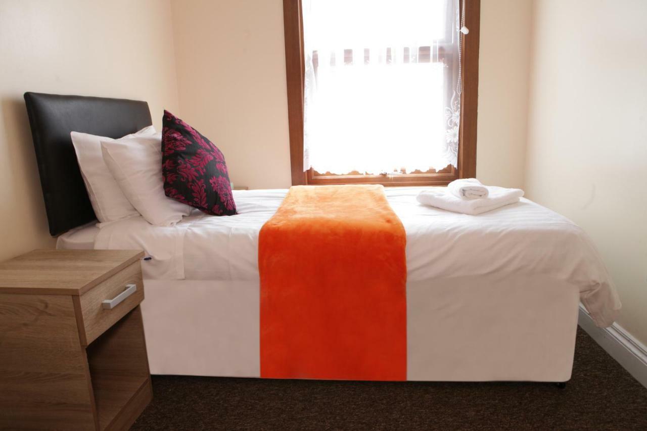 Hr Accommodation Londra Esterno foto