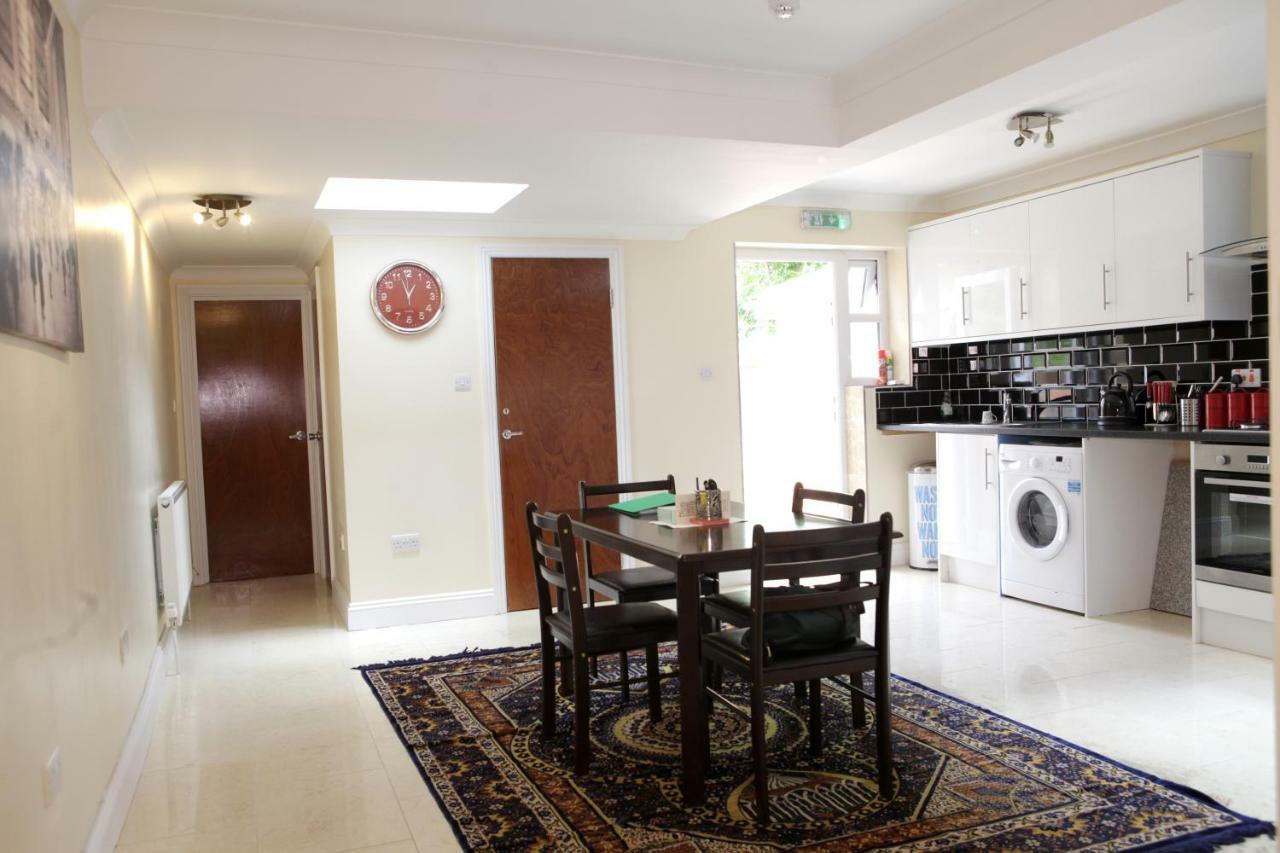 Hr Accommodation Londra Esterno foto