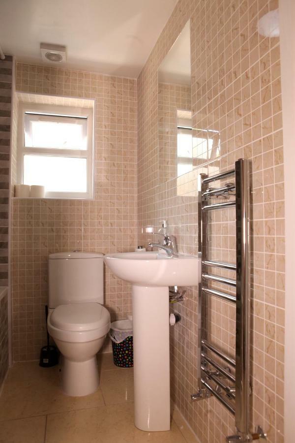 Hr Accommodation Londra Esterno foto